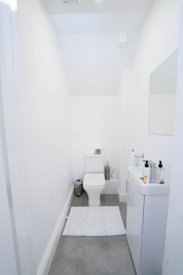 Entire Modern Home With Private Parking For 6/8 Persons Worksop Εξωτερικό φωτογραφία