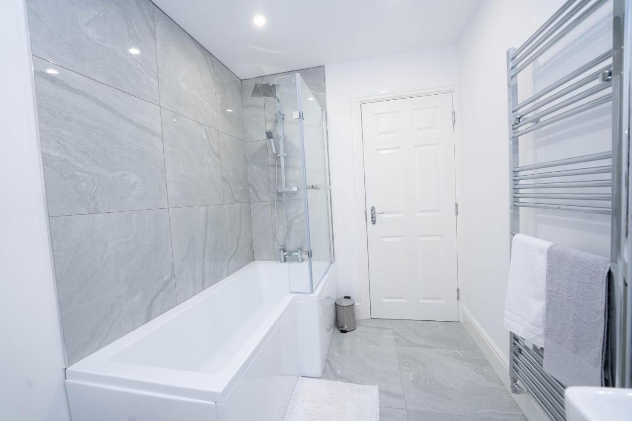 Entire Modern Home With Private Parking For 6/8 Persons Worksop Εξωτερικό φωτογραφία