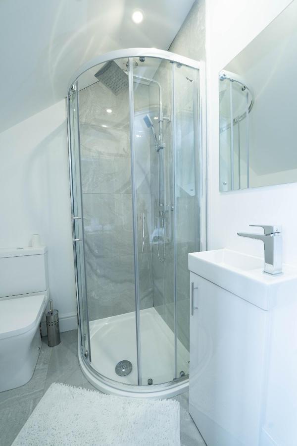 Entire Modern Home With Private Parking For 6/8 Persons Worksop Εξωτερικό φωτογραφία