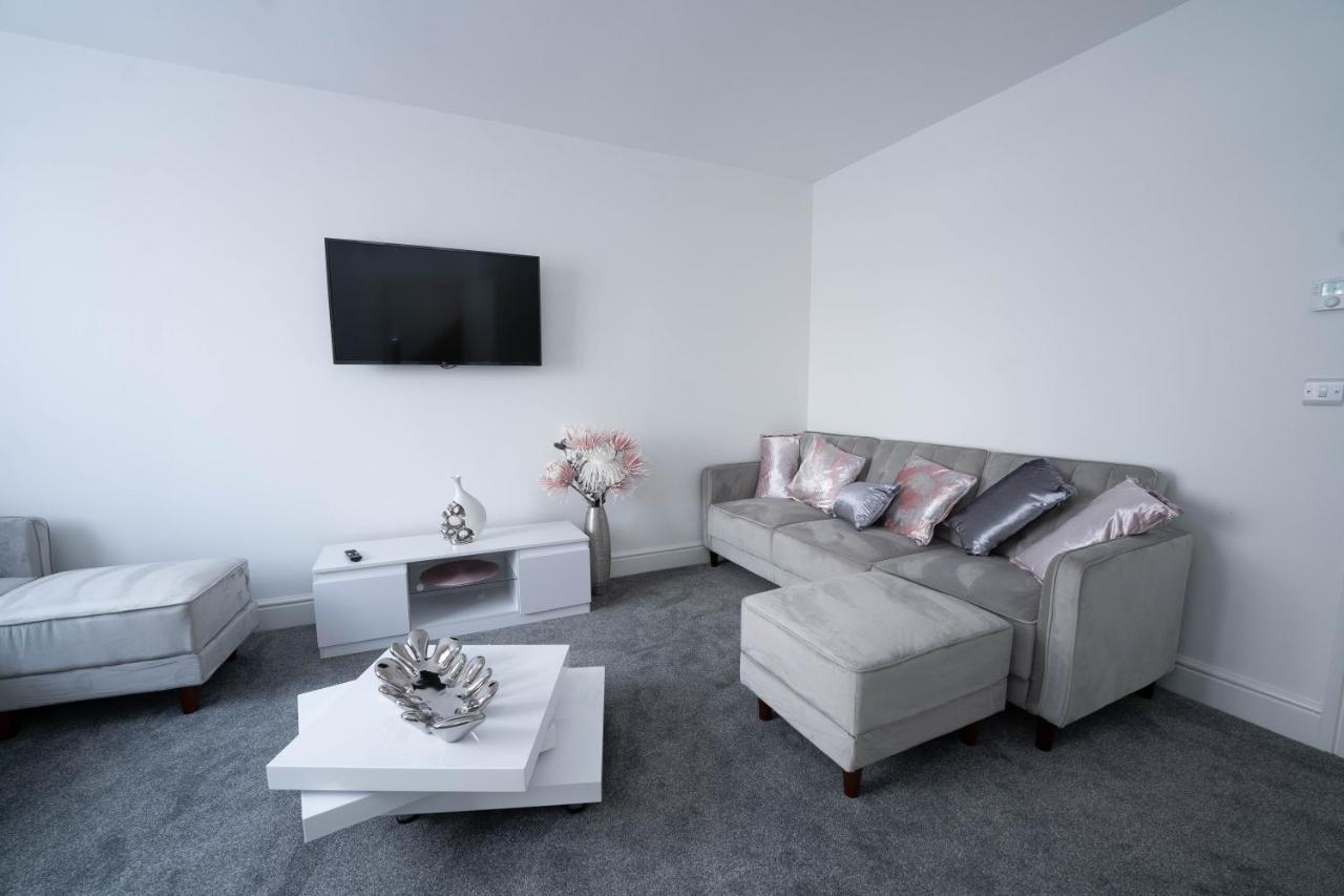Entire Modern Home With Private Parking For 6/8 Persons Worksop Εξωτερικό φωτογραφία