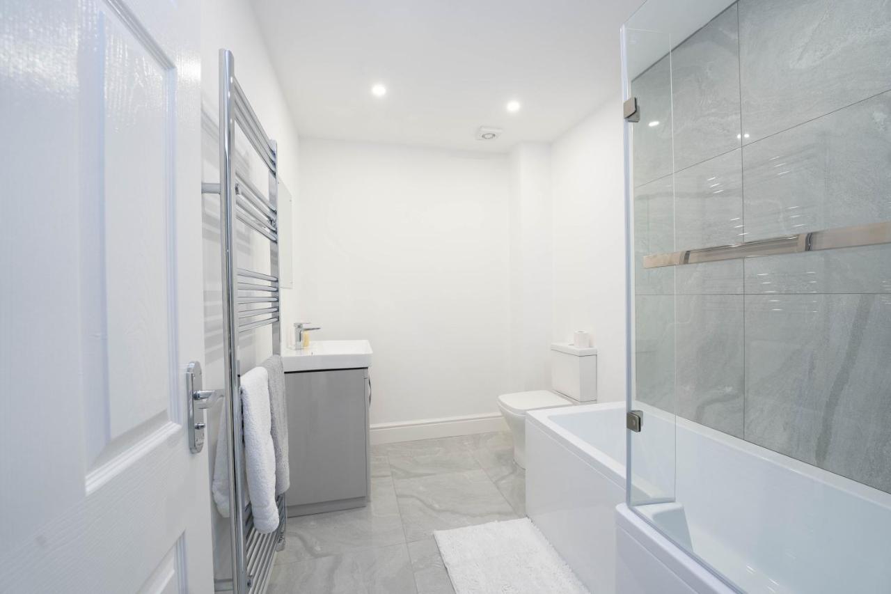 Entire Modern Home With Private Parking For 6/8 Persons Worksop Εξωτερικό φωτογραφία