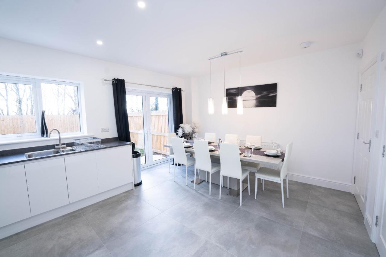Entire Modern Home With Private Parking For 6/8 Persons Worksop Εξωτερικό φωτογραφία