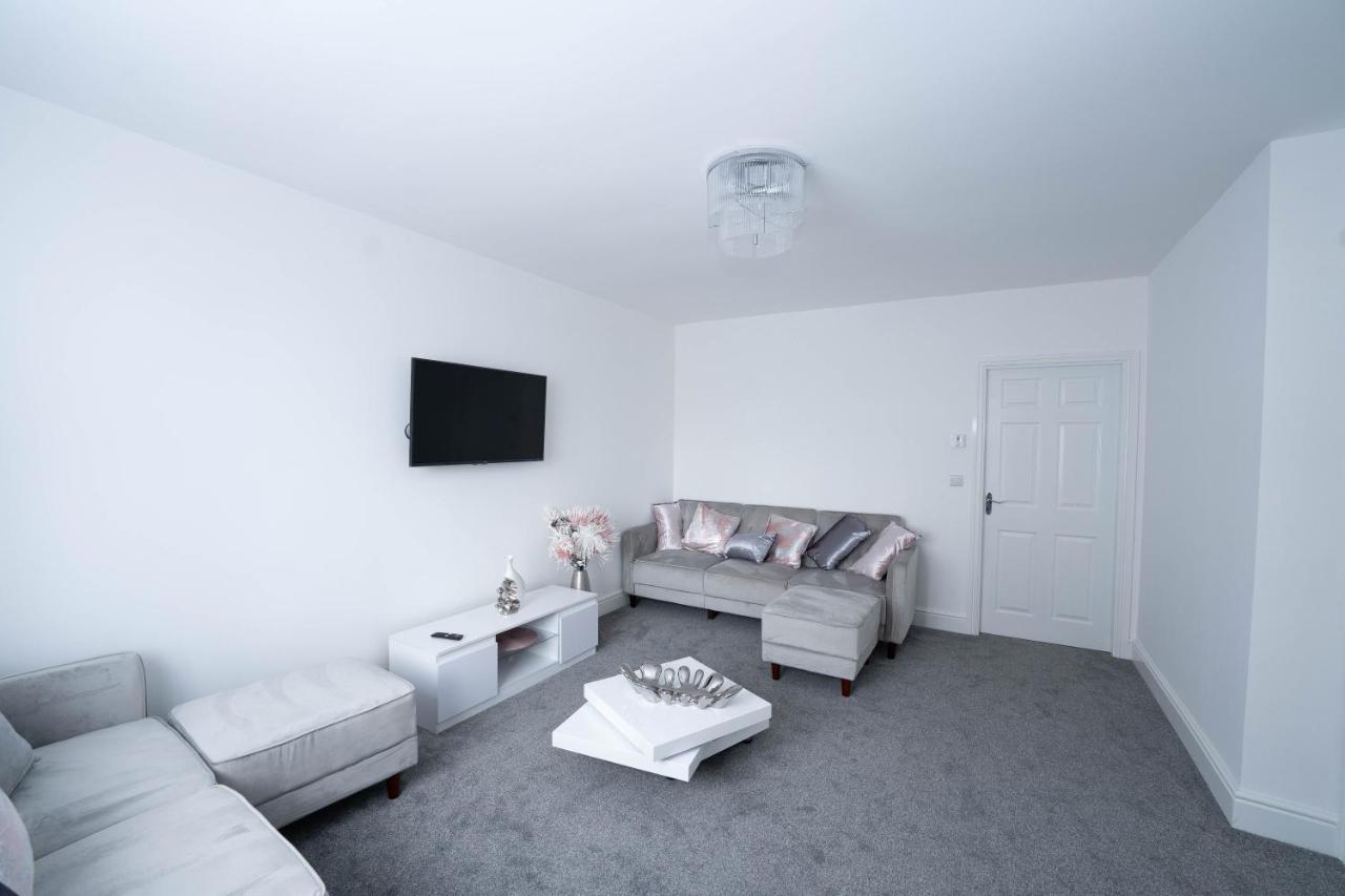 Entire Modern Home With Private Parking For 6/8 Persons Worksop Εξωτερικό φωτογραφία