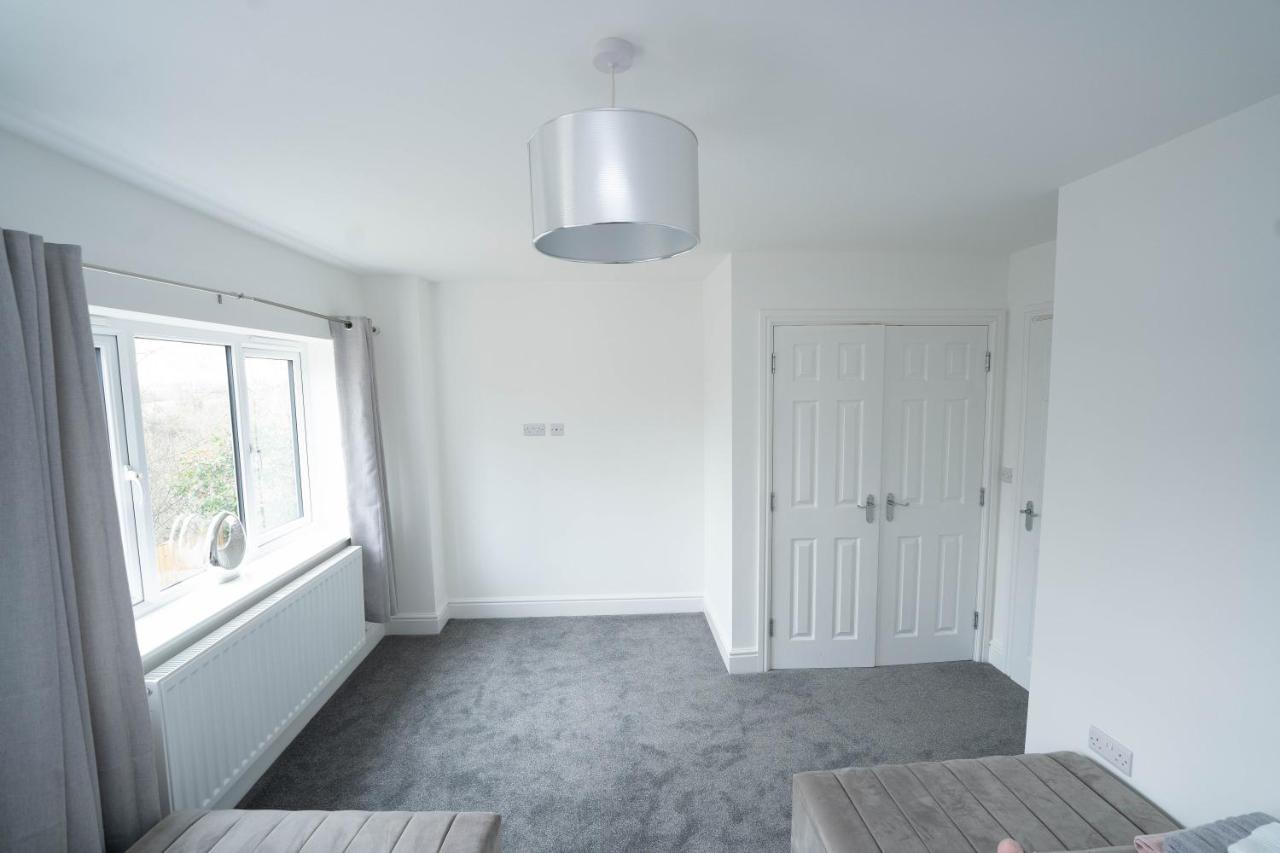Entire Modern Home With Private Parking For 6/8 Persons Worksop Εξωτερικό φωτογραφία