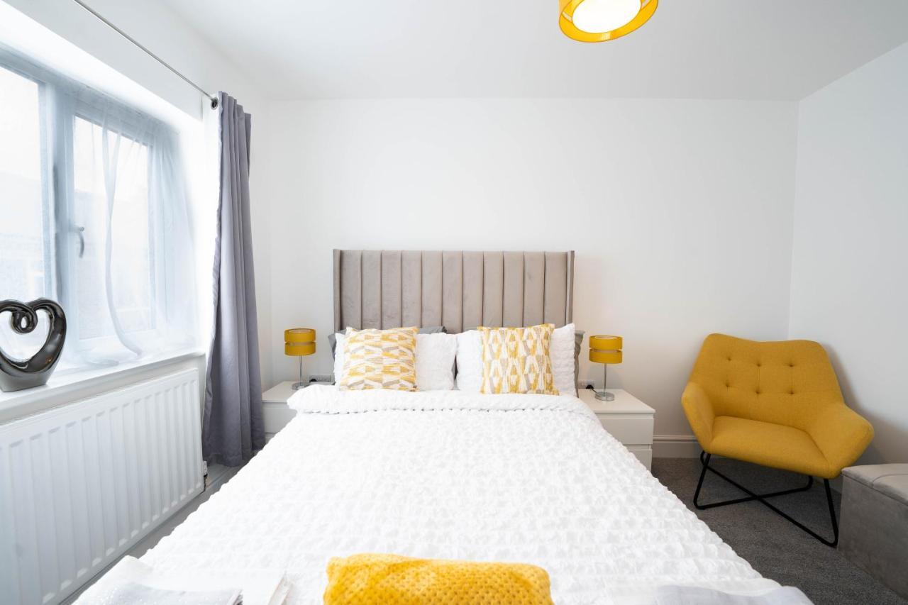 Entire Modern Home With Private Parking For 6/8 Persons Worksop Εξωτερικό φωτογραφία