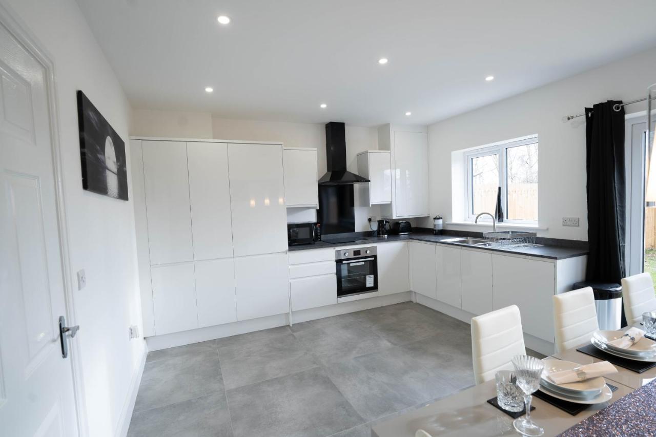 Entire Modern Home With Private Parking For 6/8 Persons Worksop Εξωτερικό φωτογραφία