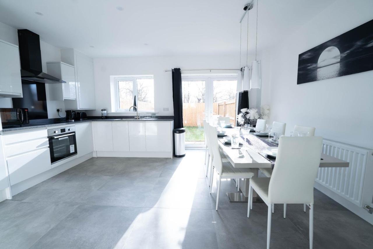 Entire Modern Home With Private Parking For 6/8 Persons Worksop Εξωτερικό φωτογραφία